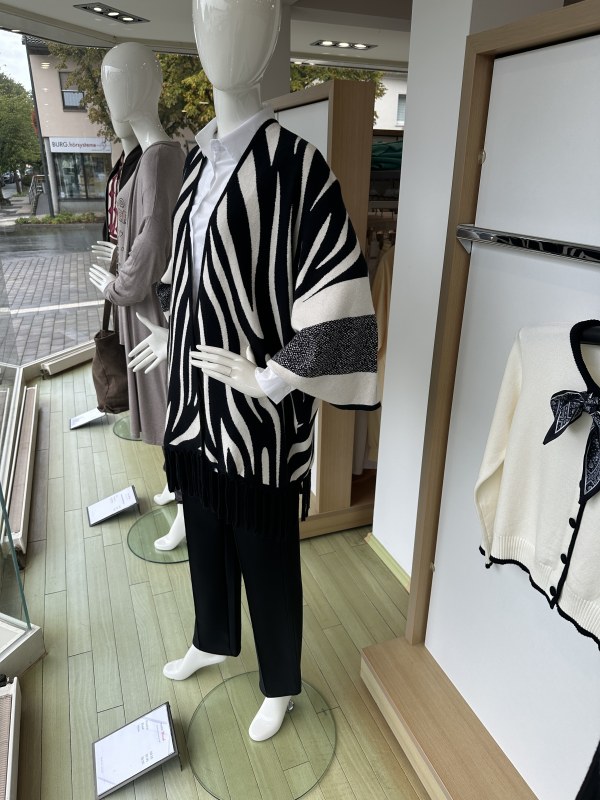 Damenmode Schaufensterdeko Vorschau 2
