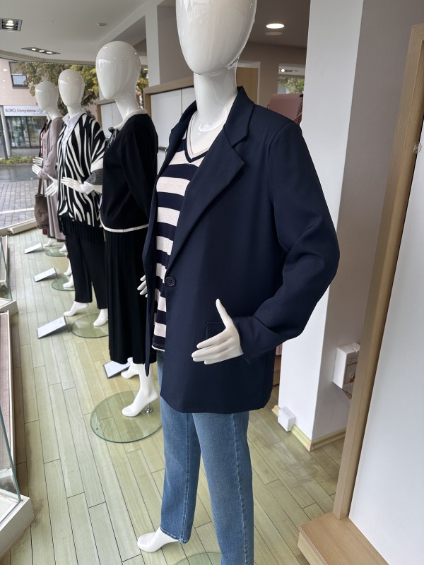 Damenmode Deko Foto 5