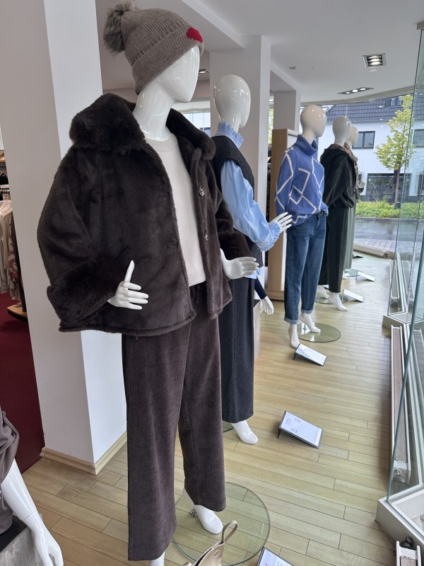 Damenmode Deko Foto 6