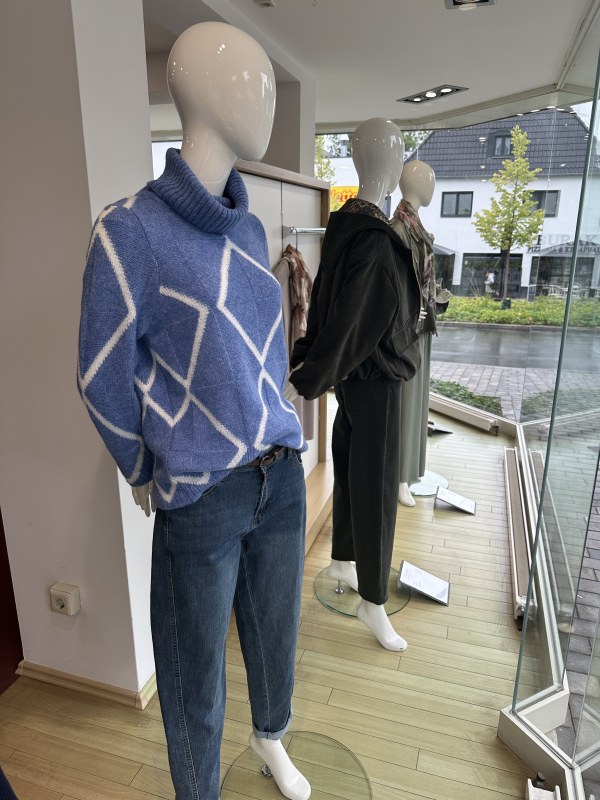 Damenmode Deko Foto 9