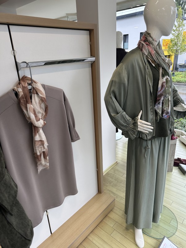 Damenmode Deko Foto 12